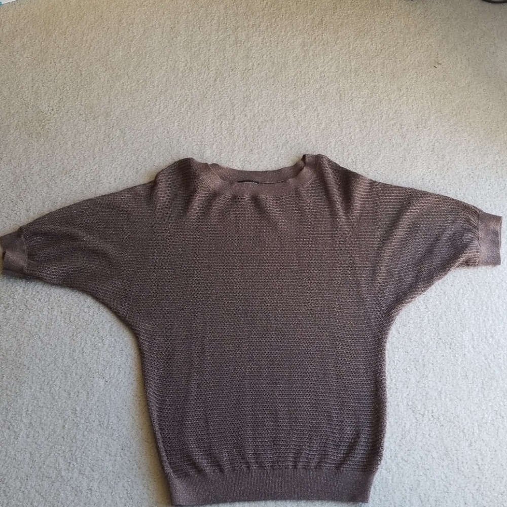 Brown/golden top